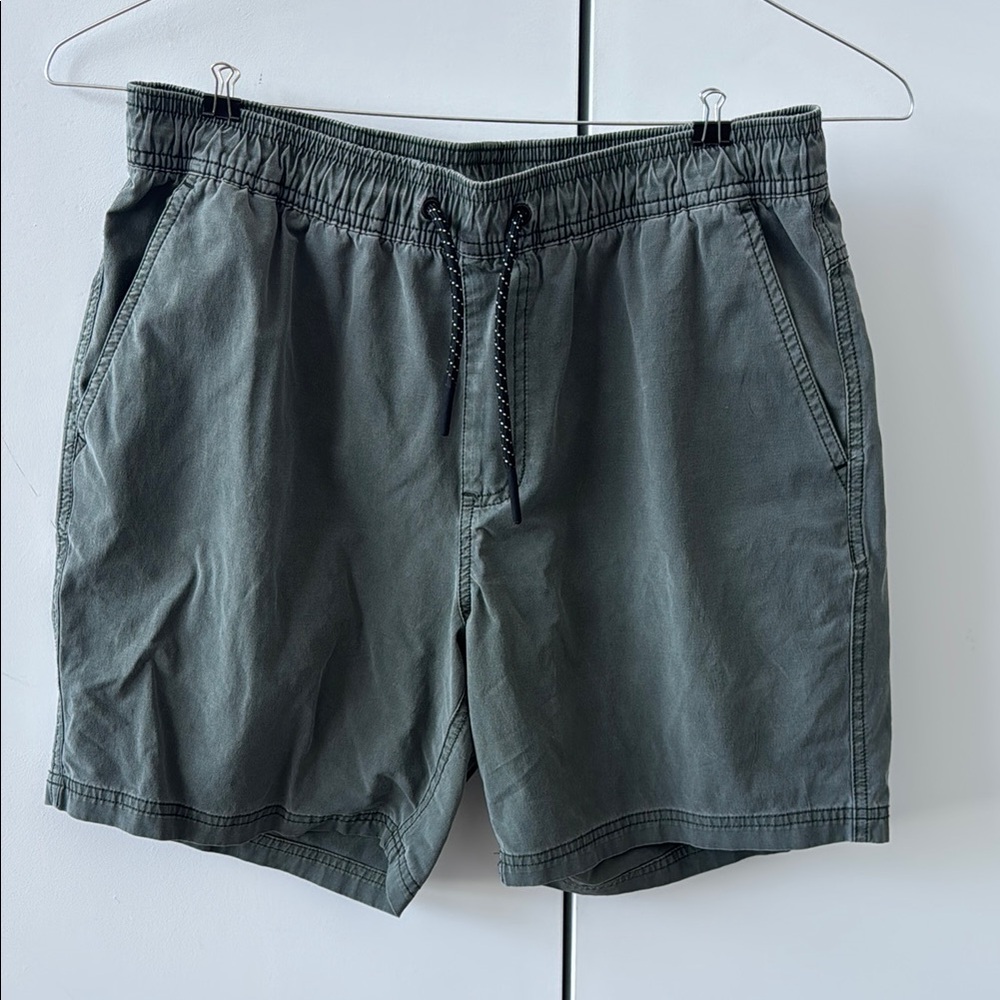 Bearbottom Volley Short Men’s Medium 7” Short-Swim Hybrid Gray/Green tint color